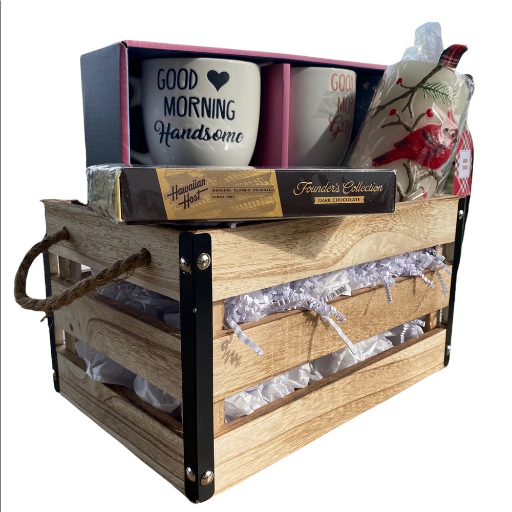 HOLIDAY GIFT BOX / BASKET